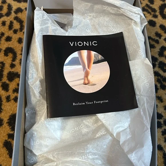 NIB VIONIC Mikah Silver Metallic Leather Sandals Size 7 - Picture 10 of 10